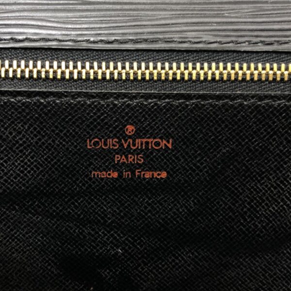 37320944 7 Louis Vuitton Pochette Serie Dragonne Bag Leather Noir