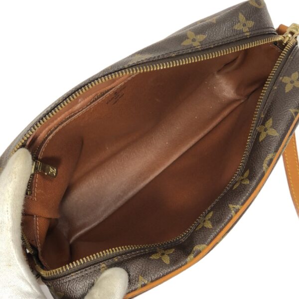 37323133 6 Louis Vuitton Trocadero 27 Shoulder Bag Monogram Canvas