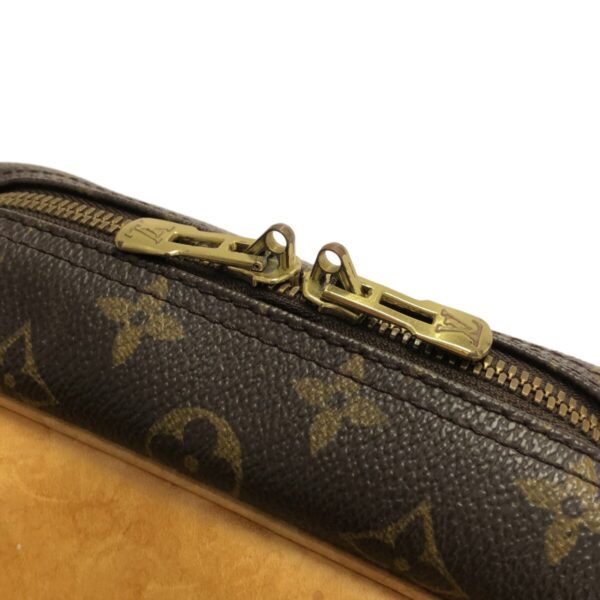 37324530 10 Louis Vuitton Deauville Handbag Monogram Canvas