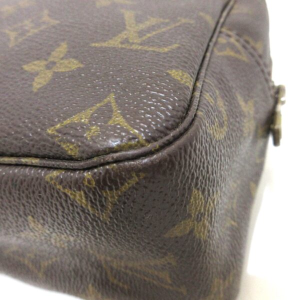 37324768 7 Louis Vuitton Truth Toilette 28 Pouch Monogram Canvas