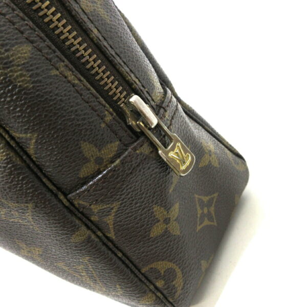 37324768 8 Louis Vuitton Truth Toilette 28 Pouch Monogram Canvas