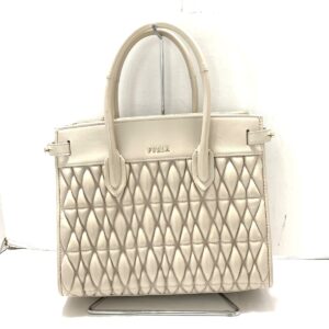 37409733 1 CHANEL 22 Matelasse Chain Shoulder Bag Leather White