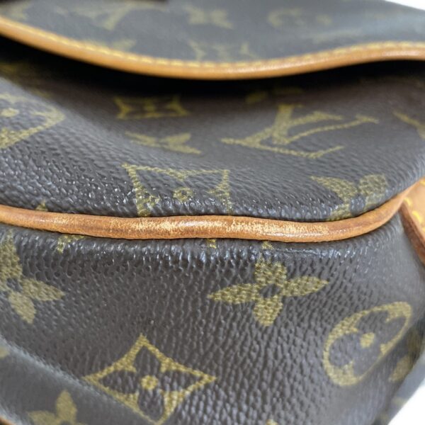 37413773 7 Louis Vuitton Saumur 30 Shoulder Bag Monogram Canvas