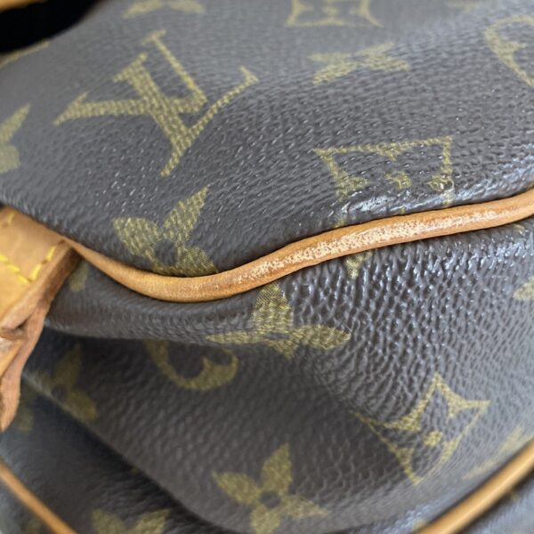 37413773 8 Louis Vuitton Saumur 30 Shoulder Bag Monogram Canvas