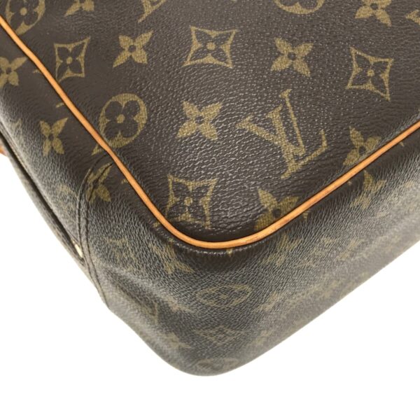 37468685 5 Louis Vuitton Deauville Handbag Monogram Canvas