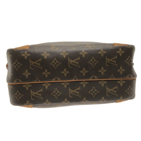 37497945 4 Louis Vuitton Nile Shoulder Bag Monogram Canvas