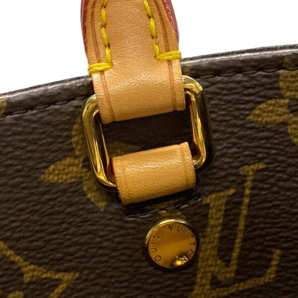 37792365 16 Louis Vuitton Montaigne MM Handbag