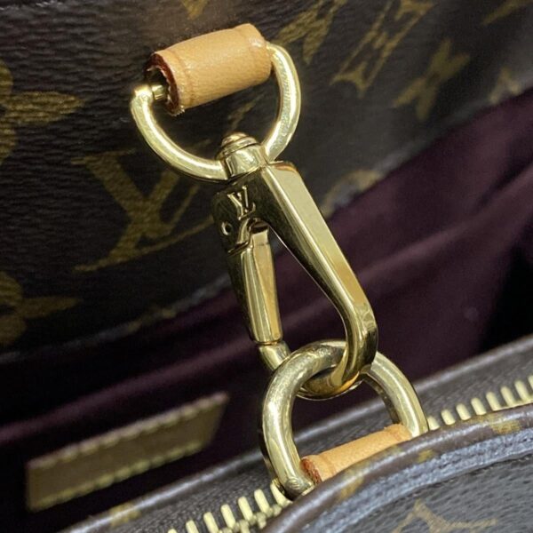 37792365 18 Louis Vuitton Montaigne MM Handbag