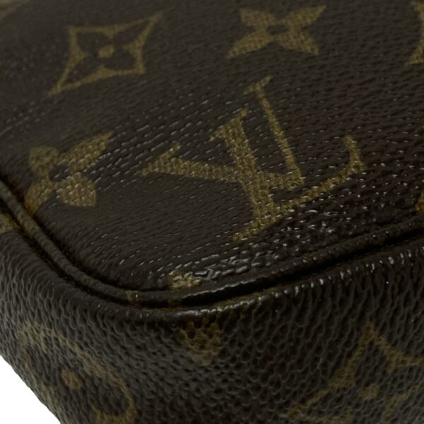 37922296 8 Louis Vuitton Pochette Accessoire Handbag