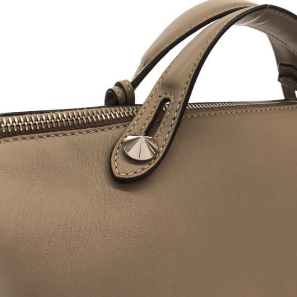 37941592 9 Fendi Visible Large Handbag Leather Gray Beige