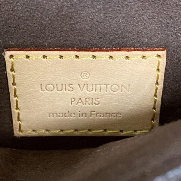 38006522 12 Louis Vuitton Metis Handbag