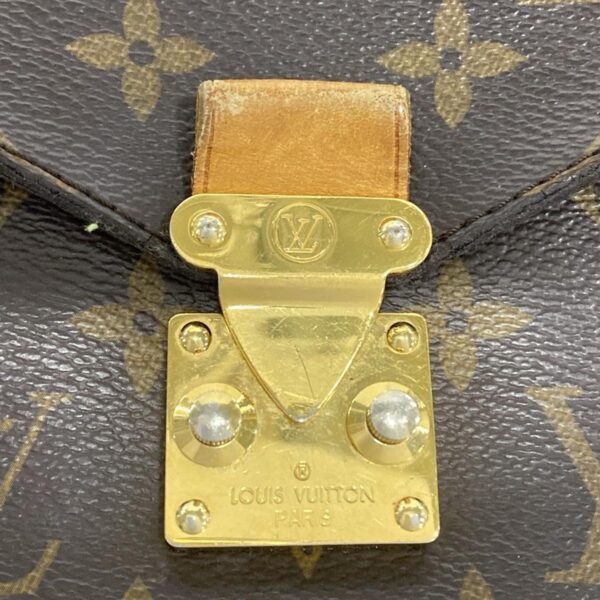 38006522 18 Louis Vuitton Metis Handbag