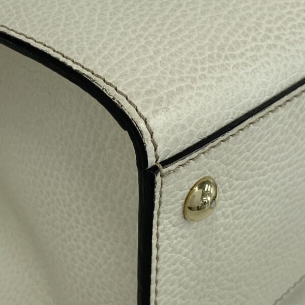 38029268 7 Gucci Soho Handbag Leather Ivory