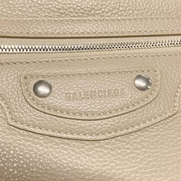 38039840 18 Balenciaga Shoulder Bag Leather Beige