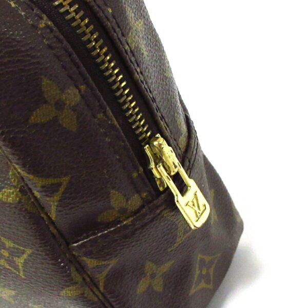 38066688 8 Louis Vuitton Truth Toilette 28 Pouch