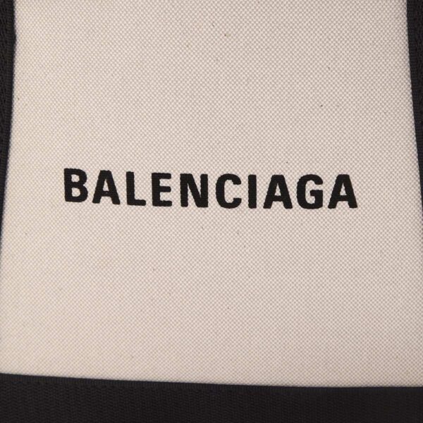 390346 2hh3n 926012 Balenciaga Navy Cabas XS Tote Bag Beige