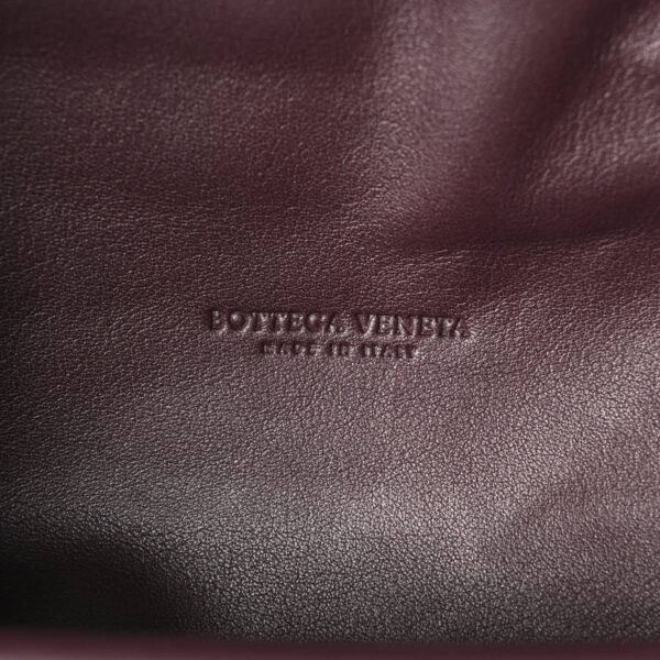 800000117032000 11 Bottega Veneta The Chain Pouch Leather Shoulder Bag Burgundy