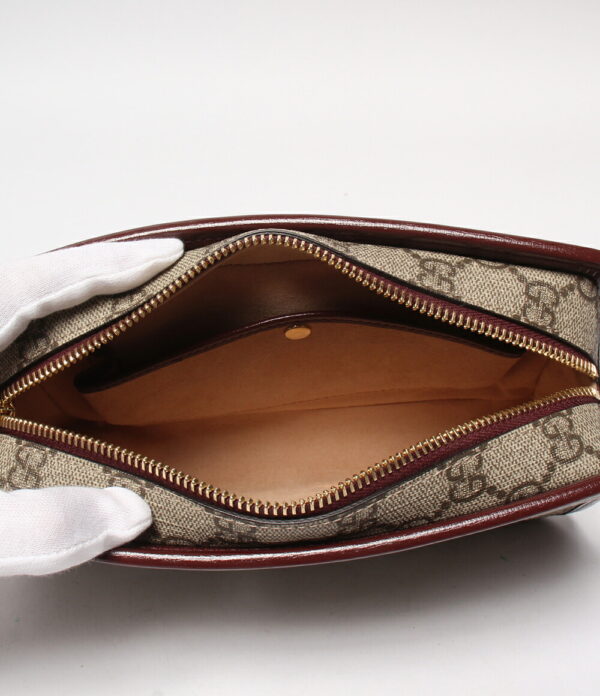 a160126009 3 Gucci GG Clutch Travel Case