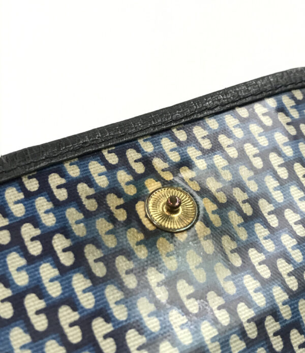 abo0057743 5 Gucci GG Supreme Shoulder Bag