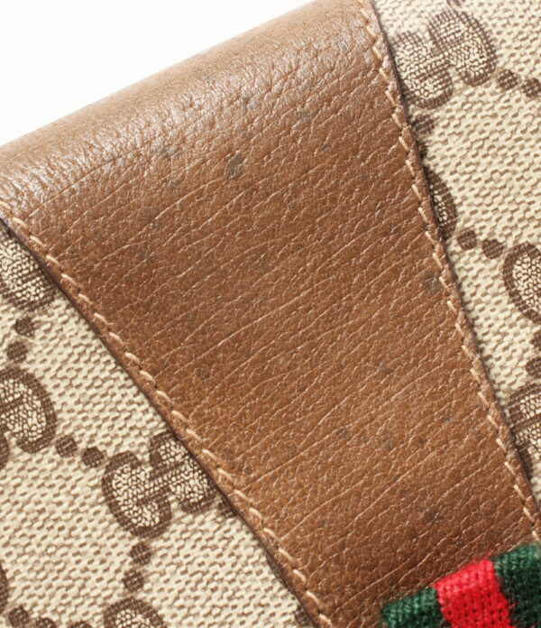 aol0109248 5 Gucci GG Supreme Clutch Bag Canvas