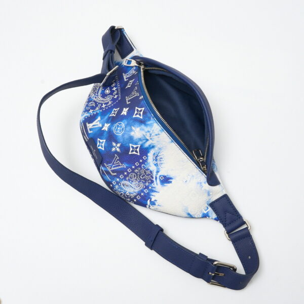 compass1717478784 Louis Vuitton Discovery Bum Bag Monogram Bandana Leather Blue