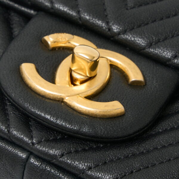 compass1723535355 Chanel V Stitch Chain Bag Lambskin Black