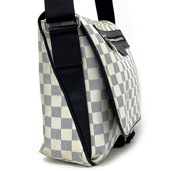 ec17221 3 Louis Vuitton Matchpoint Messenger Damier Azur White