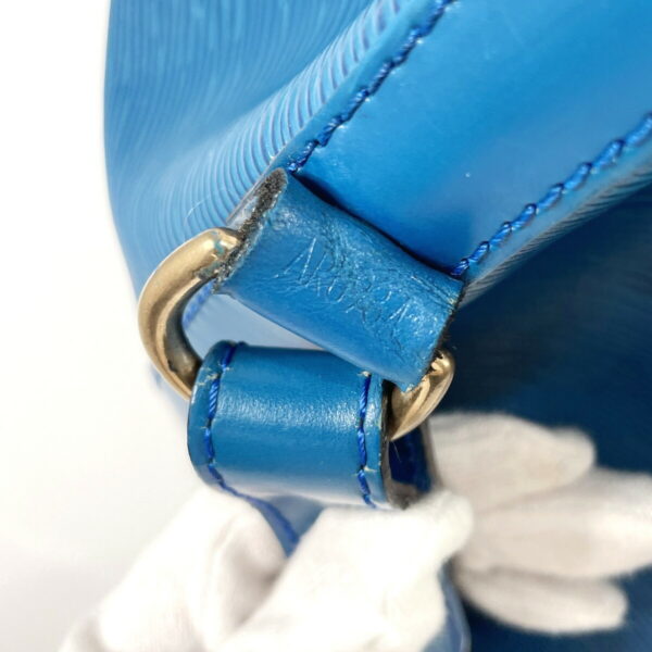 f3029857 10 Louis Vuitton Petit Noe Shoulder Bag Epi Leather Blue