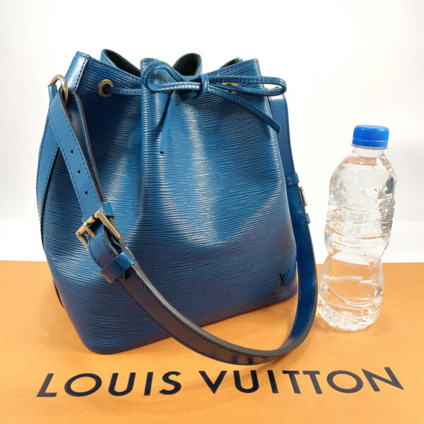 f3029857 2 Louis Vuitton Petit Noe Shoulder Bag Epi Leather Blue