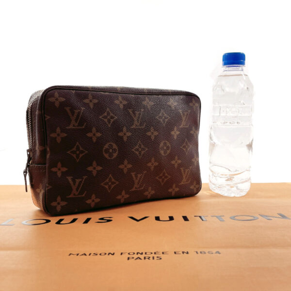 f3113111 2 Louis Vuitton True Toilette 23 Pouch Monogram Brown