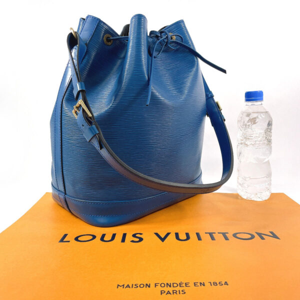 f4075266 2 Louis Vuitton Noe Shoulder Bag Epi Leather Blue