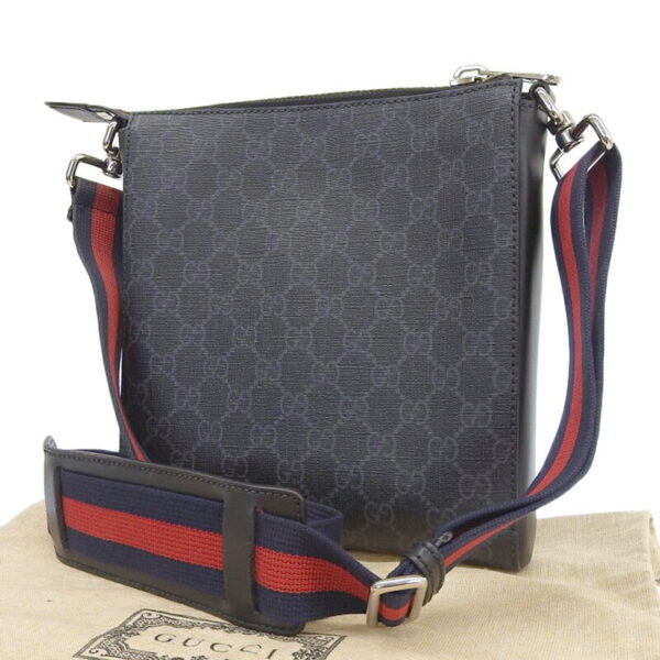 gu0599 2 Gucci GG Supreme Small Messenger Bag Black Gray