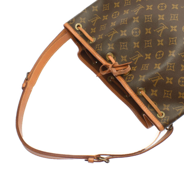 ik 00 0439724 2 Louis Vuitton Monogram Noe Shoulder Bag Brown