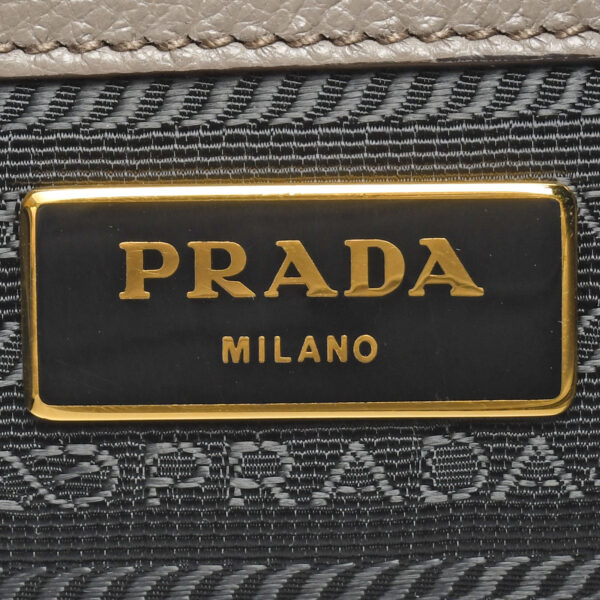 ik 00 0440085 010 Prada Handbag Leather Gray