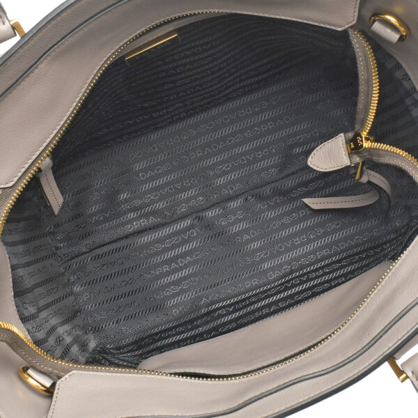 ik 00 0440085 04 Prada Handbag Leather Gray