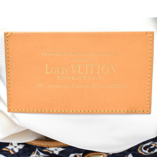 ik 00 0453275 09 Louis Vuitton Cruise Collection Bull MM Shoulder Bag Blue Marine