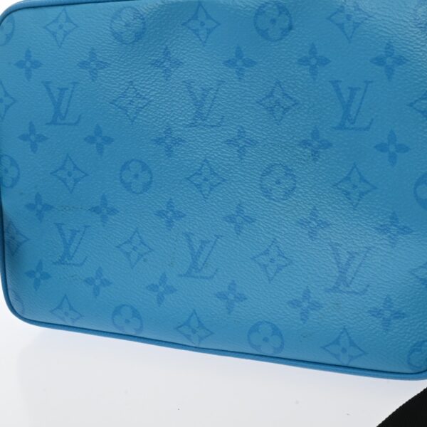 ik 00 0551965 10 Louis Vuitton Taigarama Outdoor Messenger PM Shoulder Bag Blue