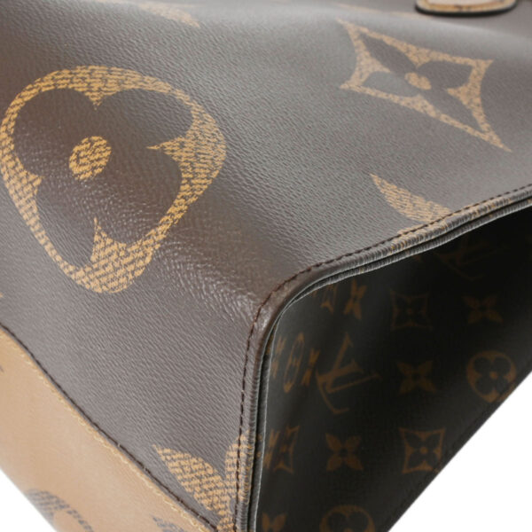 ik 00 0613784 7 Louis Vuitton Monogram Giant Reverse On the Go GM Tote Bag Brown