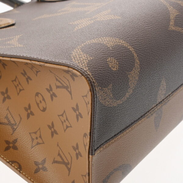 ik 00 0613805 7 Louis Vuitton Giant Reverse On the Go MM Tote Bag Monogram Brown