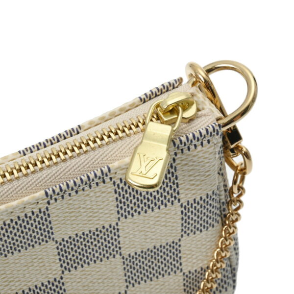 ik 00 0621724 10 Louis Vuitton Mini Pochette Accessoire Damier Azur White