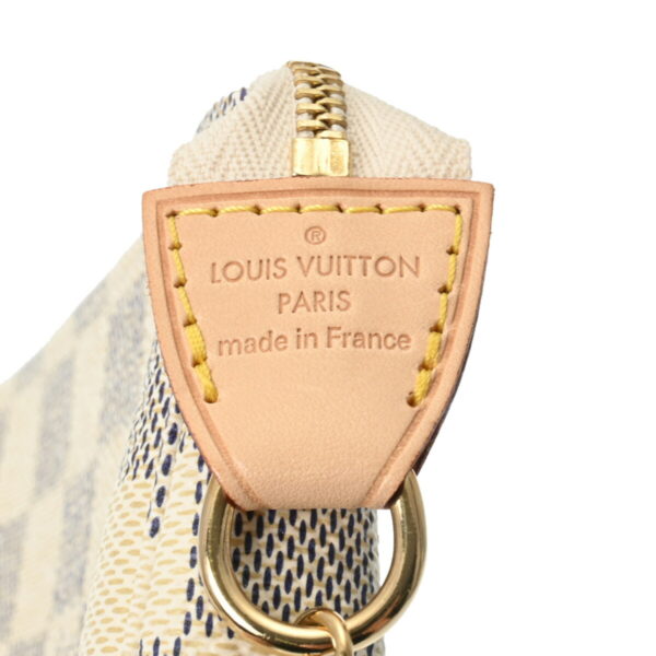 ik 00 0621724 12 Louis Vuitton Mini Pochette Accessoire Damier Azur White