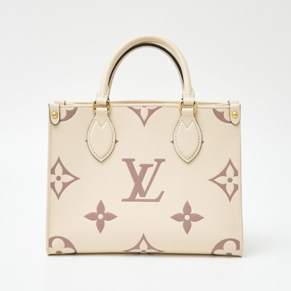 imgrc0083082625 Louis Vuitton On the Go PM Bag Empreinte Leather White