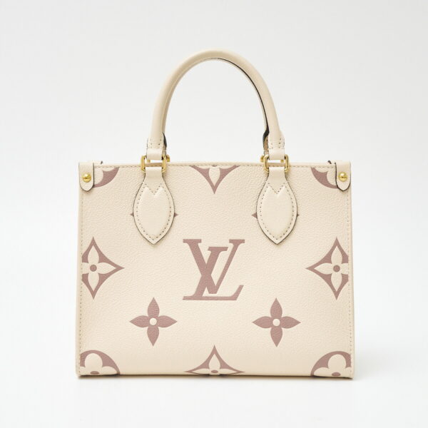 imgrc0083082627 Louis Vuitton On the Go PM Bag Empreinte Leather White