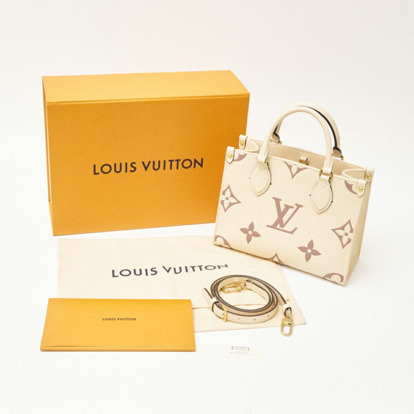 imgrc0083082644 Louis Vuitton On the Go PM Bag Empreinte Leather White