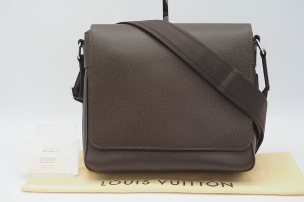 imgrc0083580769 Louis Vuitton Taiga Roman PM Shoulder Bag Brown