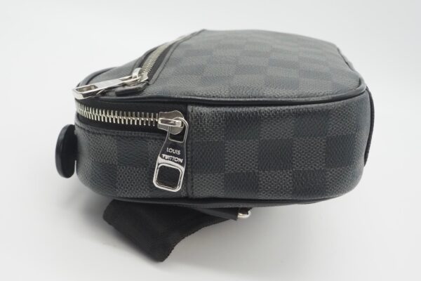 imgrc0084955640 Louis Vuitton Damier Graphite Umbrella Body Bag Black Gray