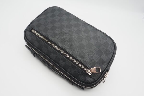 imgrc0084955647 Louis Vuitton Damier Graphite Umbrella Body Bag Black Gray