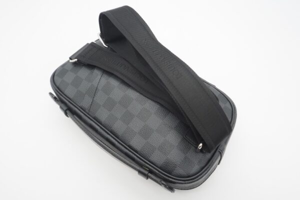 imgrc0084955655 Louis Vuitton Damier Graphite Umbrella Body Bag Black Gray