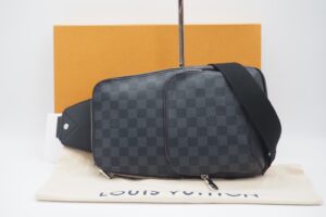 imgrc0087059784 Louis Vuitton My Lock Me Chain Leather Shoulder Bag Noir