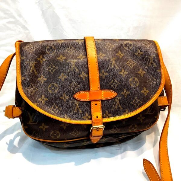 imgrc0087590645 Louis Vuitton Saumur 30 Crossbody Shoulder Bag